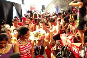Singaporeans turned up semi naked to a Desigual store at Orchard Road & walk out with a free outfit. 