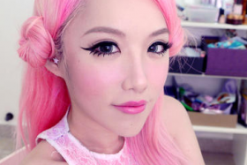Popular blogger Xiaxue&#039;s latest expose on Gushcloud has led to Singtel apologising for its part in smear campaigns against its rivals, StarHub and M1.
