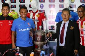 LionsXII coach Fandi Ahmad (second from left) and Kelantan coach Azraai Khor Abdullah (second from right) will do battle for the Malaysian FA Cup.