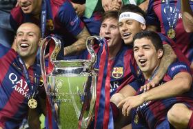 (From L)  Javier Mascherano,Lionel Messi,  Neymar and Luis Suarez celebrate with the UEFA Champions League trophy