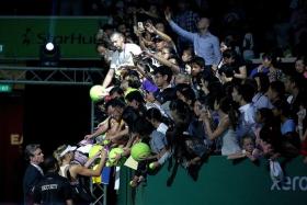 FANFARE: Maria Sharapova obliging autograph hunters at last year&#039;s WTA FInals at the Sports Hub.