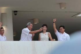 NEWSWORTHY MOMENT: Dr Ng Eng Hen (second from left) addressing those who were jeering.