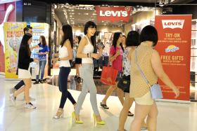 ENTHUSIASTIC: The New Paper New Face 2015 Finalist Joeypink Lai (above) approaching shoppers at ION Orchard. 