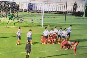 Footballers from East Fukuoka execute their free-kick routine against Kokugakuin Kugayama High School.