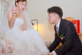 Ms Jacyln Ying took to Facebook to complain about the poor quality of her wedding photos.