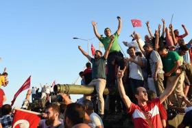 SUCCESS: People celebrating after they retook Bosphorus Bridge from the military. 