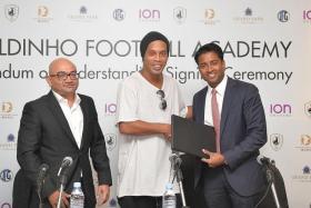 WORKING TOGETHER: Ronaldinho (left) and Tampines chairman Krishna Ramachandra (right) signing of a Memorandum of Understanding between the club and the Brazilian&#039;s football academy.