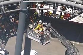 20 trapped on rollercoaster in Aussie park
