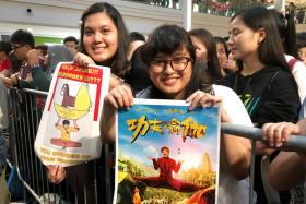 Miss Tamimi Sungkar, 22, and her sister, Miss Tiara Sungkar, 21, came all the way from Jakarta, Indonesia to meet Jackie Chan