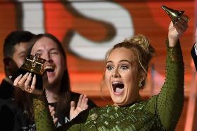 Adele breaks her trophy for Beyonce
