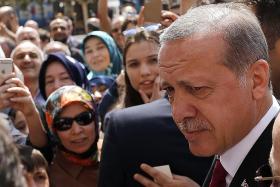 Erdogan wins Turkey referendum