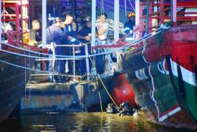Search on for man who fell into Singapore River