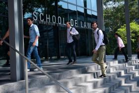 Fewer students list law as top uni choice