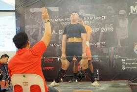 16-year-old breaks three world records in powerlifting