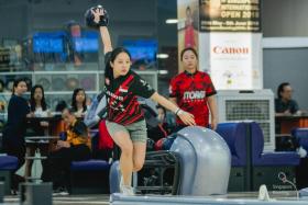 Jazreel Tan bowling her way to the Singapore Open women&#039;s title on Saturday.