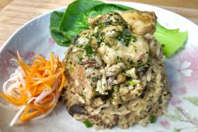 One-pot dish of coriander chicken and mushroom brown rice