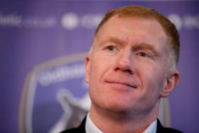 Paul Scholes has quit Oldham amid claims of broken promises by the club.