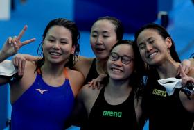 Singapore&#039;s 4x200m freestyle quartet of (clockwise, from right) Quah Ting Wen, Gan Ching Hwee, Christie Chue and Quah Jing Wen all smiles after breaking the national record.