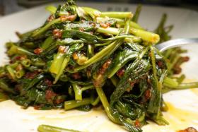 The dishes on hand were the Sambal Kangkong ($6, above) and guest Chef Publis Silva’s favourite, the Yam Ring ($16). 