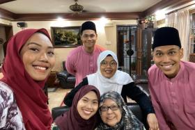 Mr Muhammad Luqman Mustaqym (top row) and his four siblings managed to finally visit their grandmother (middle, seated) on the second last day of Hari Raya month.
