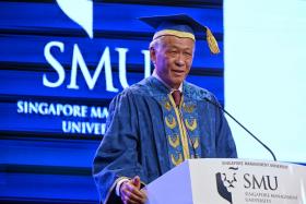 Dr Ng Eng Hen, Minister for Defence delivering a speech at the SMU&#039;s class of 2020 graduation held at the SMU Yong Pung How School of Law on 15 Dec 2021.