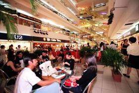 Singapore&#039;s contemporary youth cultures became synonymous with malls and discotheques in the 1980s. 