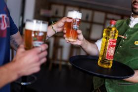 Customers can pay for their beer at Munich&#039;s Giesinger Braeu brewery with sunflower oil, after the distributor of the pub belonging to the brewery cannot supply the required quantities. 