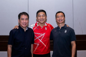 SNOC president Tan Chuan-Jin (centre) with SNOC vice-presidents Lawrence Leow (left) and Benedict Tan. 
