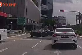 Car runs red light and hits taxi at New Bridge Road junction