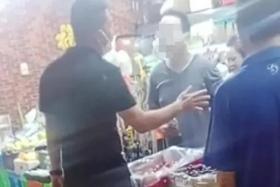 'You don't have money?' Chinatown stall owners taunt man who touched peaches without paying