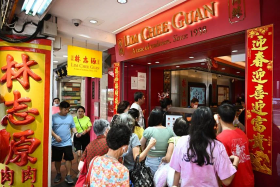 Shoppers queueing at bak kwa shop Lim Chee Guan in Chinatown on Dec 26, 2022. 
