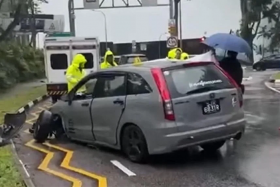 A 27-year-old man who left the scene of an accident near the Istana on Saturday morning has been arrested. PHOTO: SG ROAD VIGILANTE/FACEBOOK
