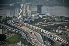 Malaysia is looking to give drivers from Singapore alternative payment options to Touch &#039;n Go for the toll and road charge at the two border crossings into Johor. PHOTO: ST FILE
