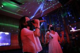 Trending in China: Karaoke to lose weight