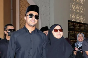 Aliff Aziz arriving at the Syariah Court with his mum on April 4.