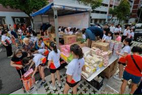 Items were packed and handed out by about 40 student volunteers from Hwa Chong Institution and Lianhua Primary School. 