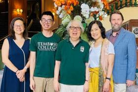 Veteran diplomat Tommy Koh (centre) hosted Ting Jun Heng (second from left) for lunch to congratulate him on his graduation.