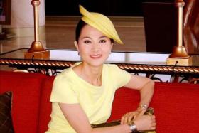 Taiwanese singer Fong Fei-fei died of lung cancer on Jan 3, 2012.