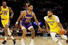 Los Angeles Lakers' D.J. Augustin (right) during the match against Phoenix Suns, on April 5, 2022.