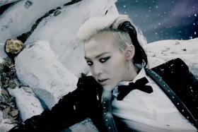 G-Dragon’s signature looks: versatile.