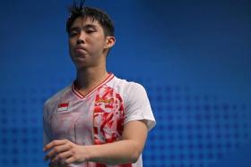Loh Kean Yew lost 21-12, 21-14 to Malaysian Ng Tze Yong in the men&#039;s singles round of 32 on Tuesday.