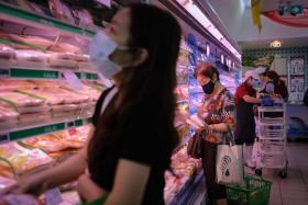 Singapore consumer prices hit new highs in December 2021, exceeding economists&#039; forecasts.