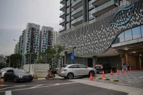 The Woodleigh Residences carpark shares the same single-lane main entrance as The Woodleigh Mall carpark (above).