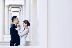 Hong Kong actress Mandy Wong has married her jeweller boyfriend of 10 years.