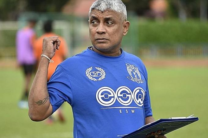 Coach singapore football