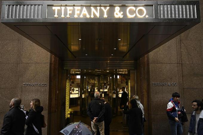 LVMH looks to acquire Tiffany & Co for $19.8 billion, Latest Business News - The New Paper